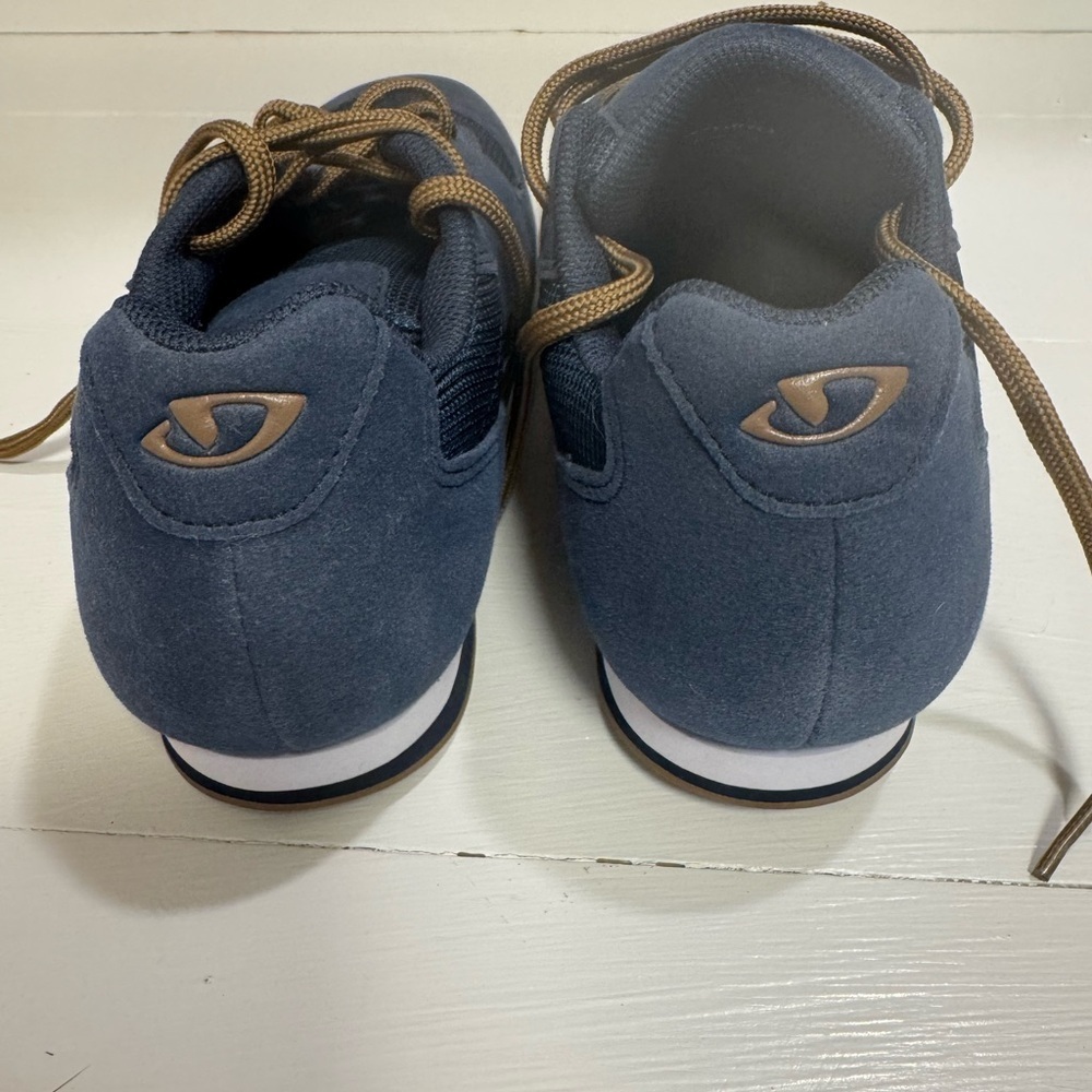 Giro Men's Biking Shoes by Vibram NWOT in Navy and Tan size US 9 - Picture 3 of 8